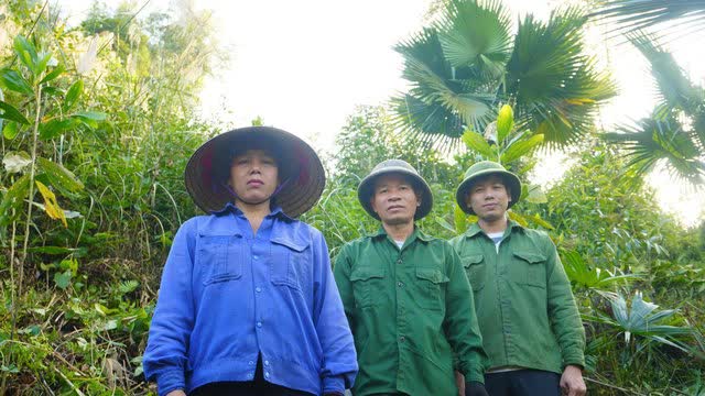 Thấy vợ đang hôn mê, người chồng quyết tâm làm điều chưa từng có tiền lệ với hy vọng vợ chóng khỏe - Ảnh 1.