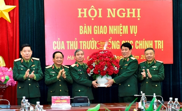 Bàn giao nhiệm vụ Thủ trưởng Tổng cục Chính trị - Ảnh 2.