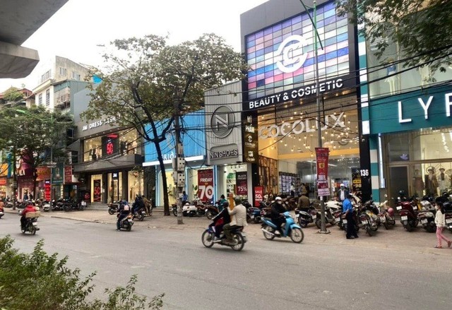  Giá nhà mặt phố tại Hà Nội 500 triệu đồng/m2, trong lúc thị trường bất động sản chững lại thì giá rao bán vẫn tăng - Ảnh 1.