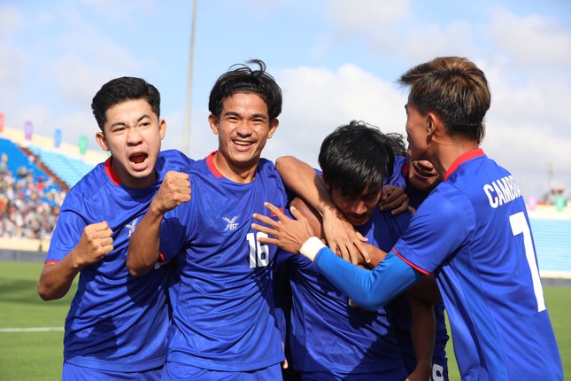 Bóng đá Campuchia đặt mục tiêu giành huy chương tại SEA Games 32 - Ảnh 1.