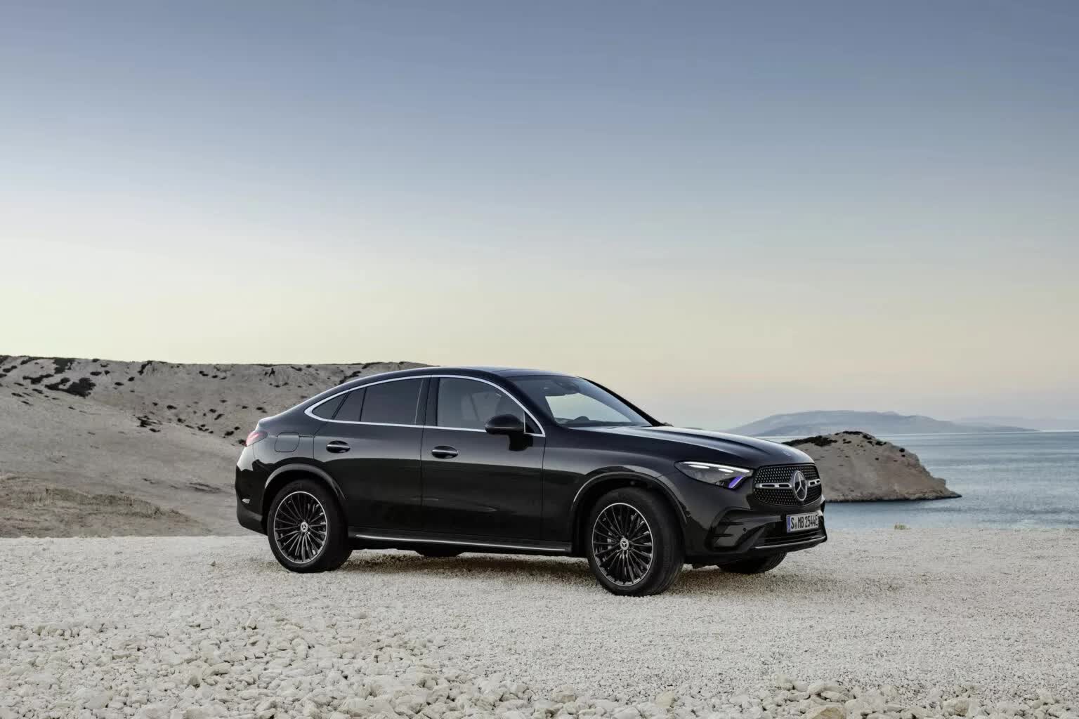 Ra mắt Mercedes-Benz GLC Coupe 2023: Cái gì cũng to lớn hơn, cạnh tranh X4 với nhiều đồ chơi công nghệ, về Việt Nam trong thời gian gần - Ảnh 6.