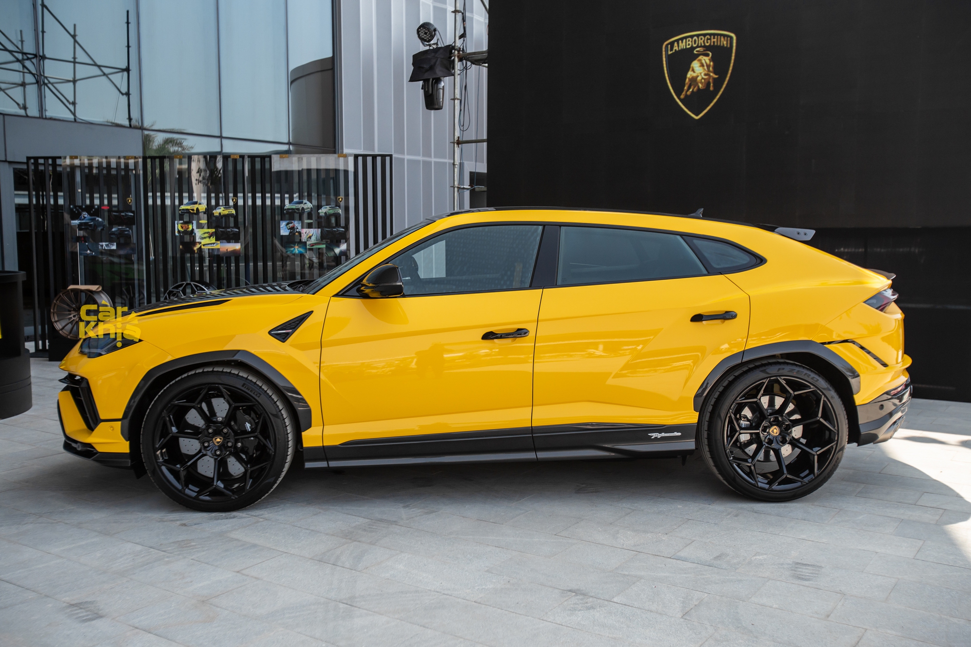 Lamborghini Urus Performante chính hãng ra mắt Việt Nam: Giá 16,5 tỷ đồng chưa tính option, đã có đại gia chịu chi mua chiếc đầu tiên - Ảnh 15.