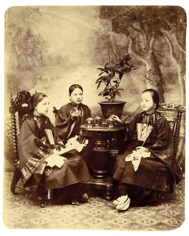 Cận cảnh phụ nữ nhà Thanh cách đây 150 năm: Đôi chân “cực phẩm” khác xa phim ảnh - Ảnh 8.