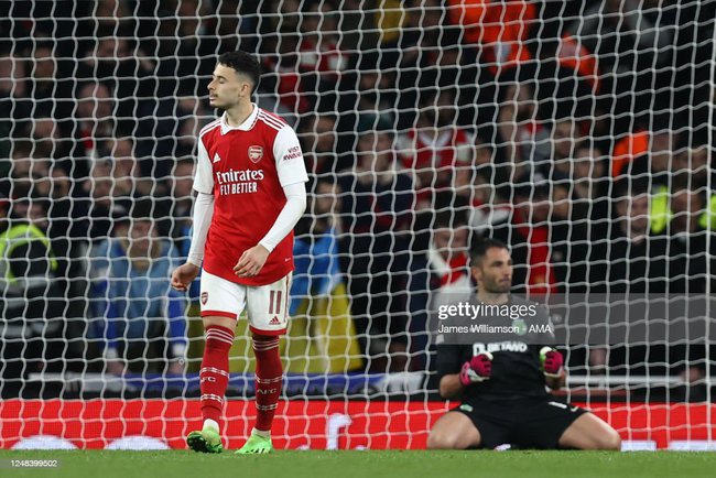 Arsenal were eliminated after a shocking defeat, Man United was on the verge of winning the European Cup - Photo 2.