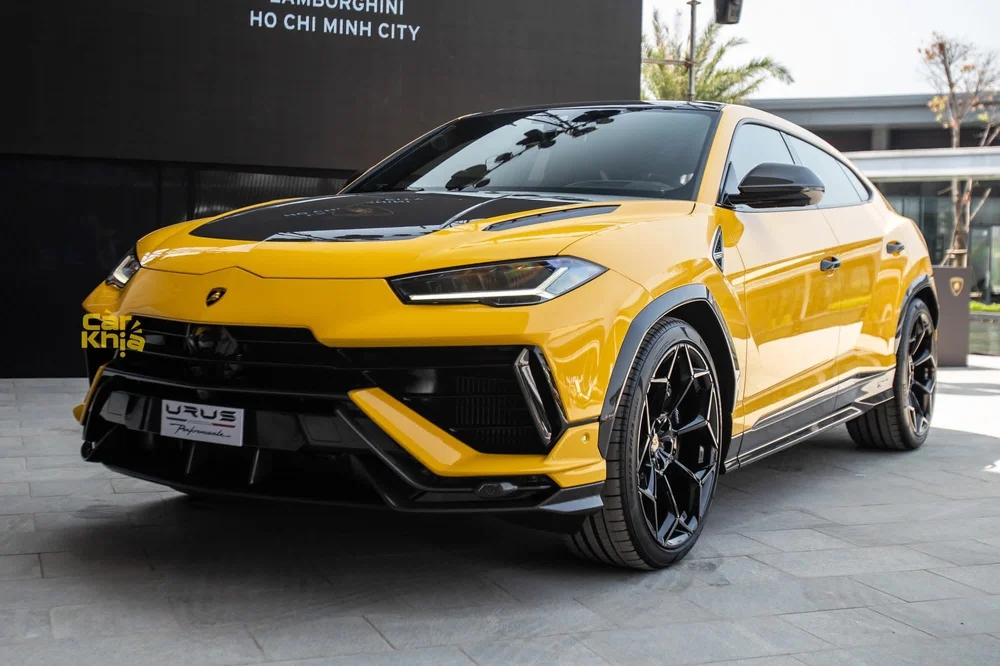 Lamborghini Urus Performante chính hãng ra mắt Việt Nam: Giá 16,5 tỷ đồng chưa tính option, đã có đại gia chịu chi mua chiếc đầu tiên - Ảnh 2.