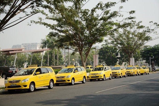  Ông Phạm Nhật Vượng thành lập công ty taxi điện, các hãng taxi truyền thống liền đua nhau chiêu mộ tài xế  - Ảnh 1.