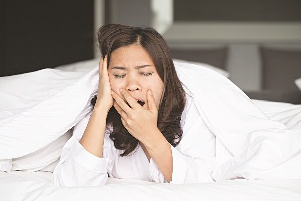 Nguy cơ mắc bệnh nguy hiểm khi buồn ngủ bất kể ngày hay đêm - Ảnh 1.