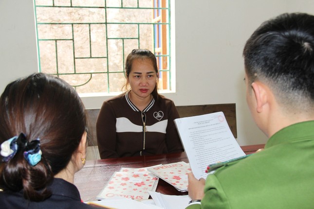 ‘Nữ quái’ cầm đầu đường dây cho các tiểu thương vay nặng lãi - Ảnh 1.