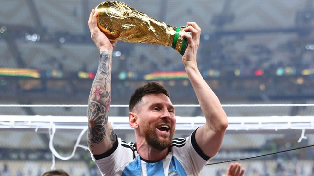 Messi chi 5 tỷ để mua iPhone mạ vàng tặng ĐT Argentina - Ảnh 2.