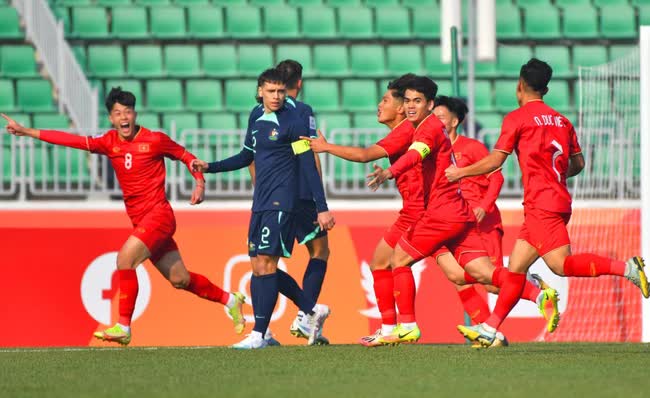 Mở ra cơ hội đến World Cup, U20 Việt Nam sẽ còn trao món quà vô giá cho HLV Troussier? - Ảnh 1.