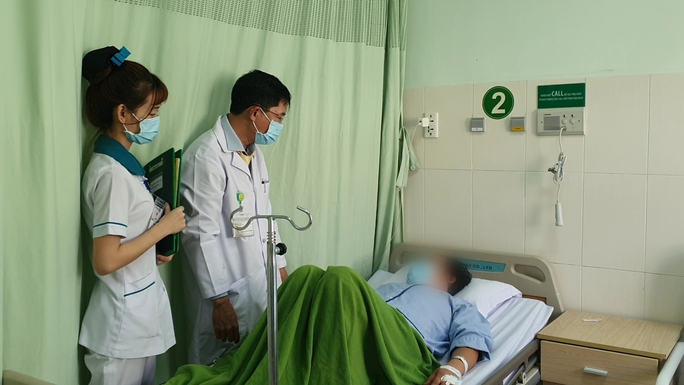 Ớn lạnh với hình ảnh mảnh xương gà đâm thủng ruột non - Ảnh 2. Ớn lạnh với hình ảnh mảnh xương gà đâm thủng ruột non - Ảnh 2.