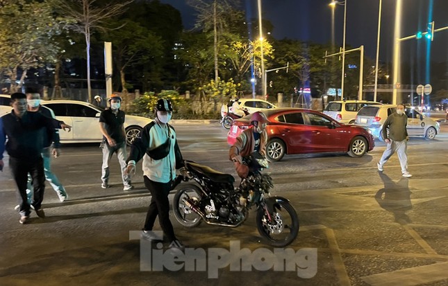 Cảnh sát 141 hóa trang ‘tóm loạt xe phân khối lớn độ pô gây náo loạn đường phố - Ảnh 3.