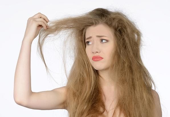 7 nguyên nhân khiến tóc xơ xác, thưa thớt: Hiểu để chăm sóc tóc khỏe mạnh - Ảnh 2.