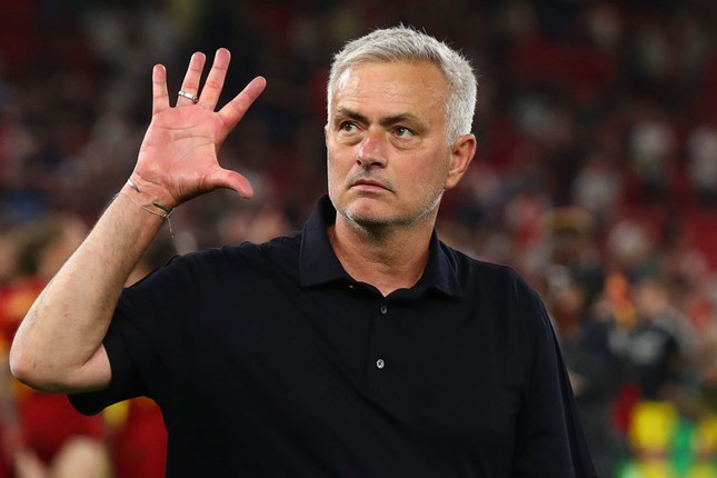 Mourinho là HLV kiếm tiền bồi thường hợp đồng nhiều nhất trong lịch sử - Ảnh 1.