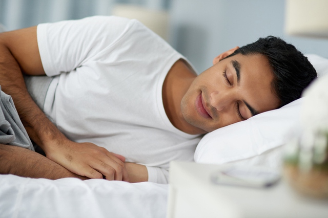 Ngủ kiểu này có hại cho tim mạch vô cùng: Người trẻ thường xuyên mắc - Ảnh 4.