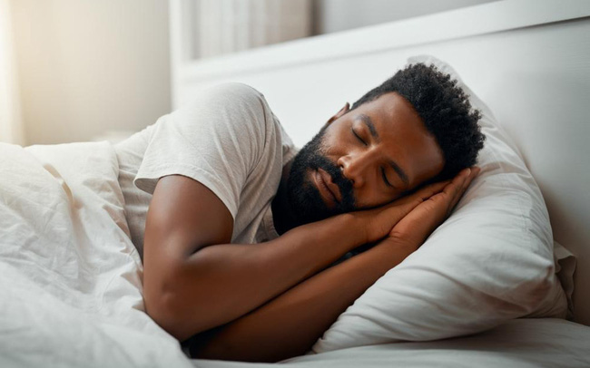 Ngủ ít có giúp giảm cân hiệu quả hơn không? - Ảnh 1.