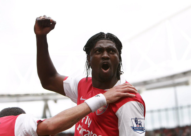 Cựu sao Arsenal Emmanuel Adebayor giải nghệ ở tuổi 39 - Ảnh 1.