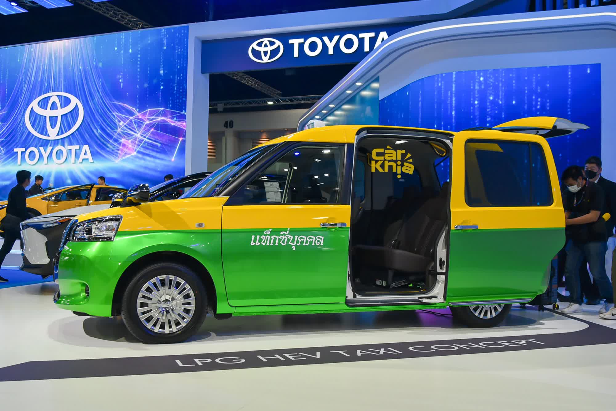 Đây mới là chiếc Toyota taxi thực dụng đến kinh dị, công nghệ an toàn như Camry nhưng không có nổi màn hình giải trí - Ảnh 5.