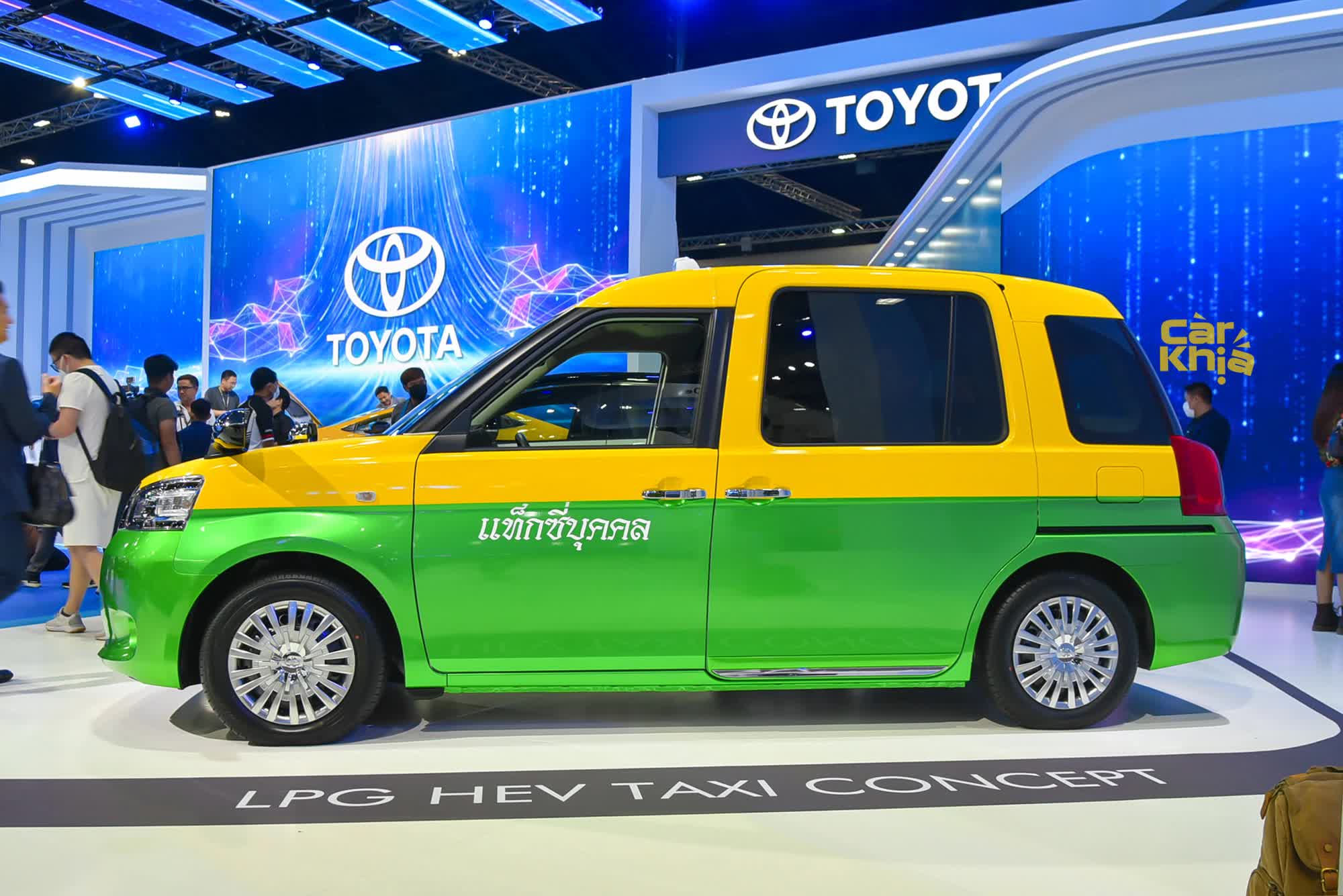 Đây mới là chiếc Toyota taxi thực dụng đến kinh dị, công nghệ an toàn như Camry nhưng không có nổi màn hình giải trí - Ảnh 4.