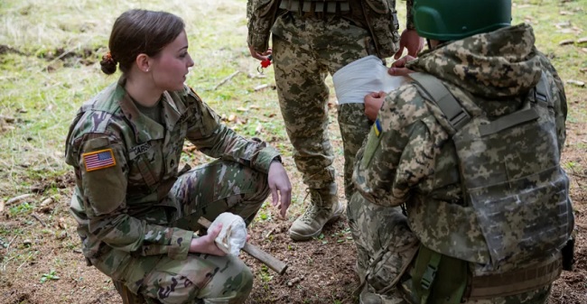 Mỹ huấn luyện binh sĩ Ukraine ngăn chặn thảm kịch tiềm ẩn - Ảnh 2.