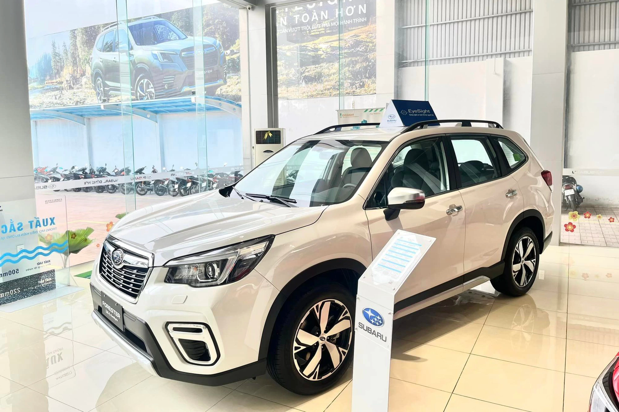 Subaru Forester giảm giá kỷ lục 319 triệu đồng: Bản full còn 969 triệu chỉ ngang CR-V - Ảnh 1.