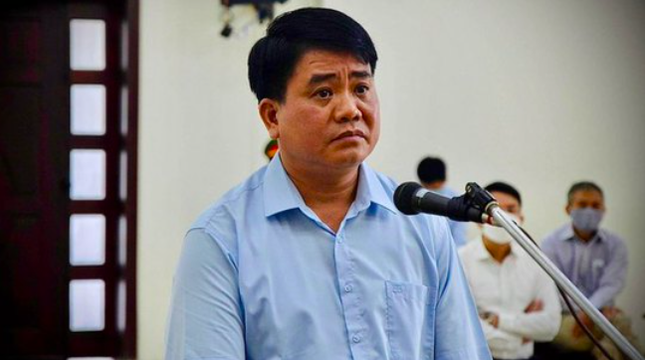 Cựu Chủ tịch Nguyễn Đức Chung phủ nhận được biếu tiền trong vụ ‘thổi giá cây xanh’ - Ảnh 1.