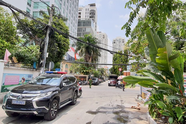 Hàng trăm cảnh sát kiểm tra công ty tài chính ở TPHCM