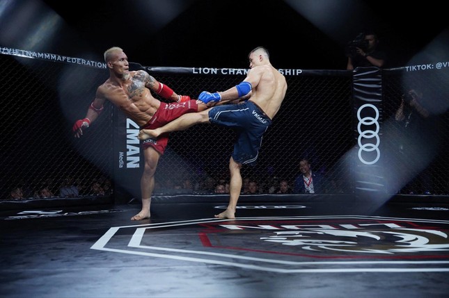 Giải MMA chuyên nghiệp Việt Nam: Võ sĩ người Trung Quốc Lý Tiểu Long thách đấu Trần Quang Lộc - Ảnh 1.