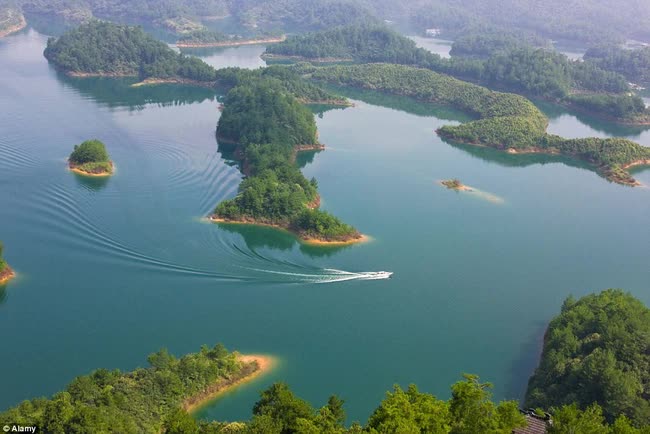 Bí ẩn ‘Atlantis phương Đông’ ngàn năm tuổi: Chìm sâu khi xây thuỷ điện rồi bị lãng quên hơn 40 năm