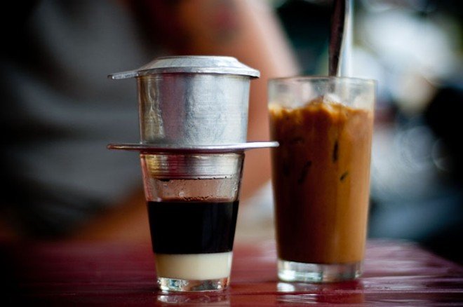 Khách Tây nhận xét chung một điểm về cà phê sữa đá Việt Nam, khiến không phải ai cũng uống được nó - Ảnh 1.