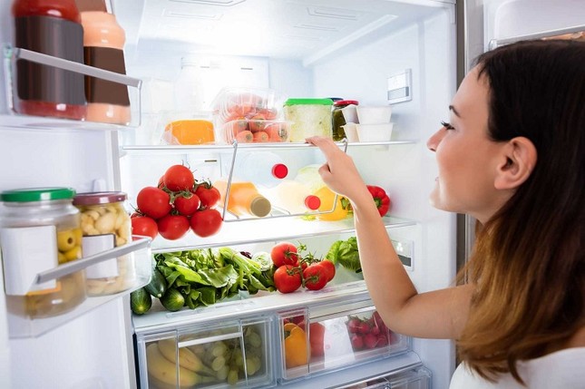 Sai lầm khi sử dụng tủ lạnh có thể biến nơi đây thành ổ vi khuẩn chết người - Ảnh 2. Sai lầm khi sử dụng tủ lạnh có thể biến nơi đây thành ổ vi khuẩn chết người - Ảnh 2.
