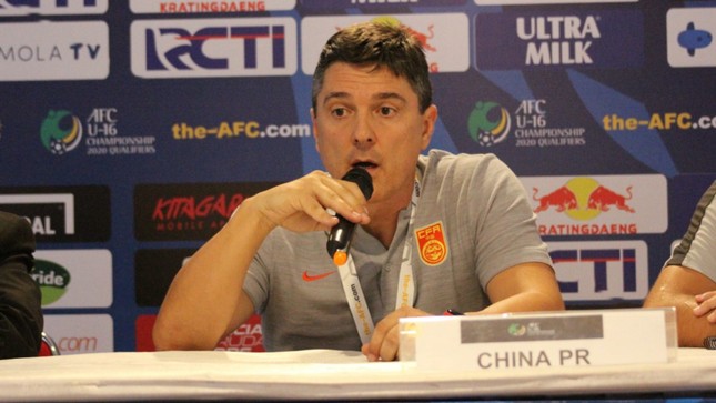 HLV của U20 Trung Quốc tố trọng tài thiên vị Nhật Bản - Ảnh 1.