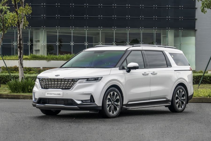 Kia Carnival đang đẹp thì đổi thiết kế: Bản 2024 thay đèn to và dị hơn, biển số hạ xuống thấp - Ảnh 5.