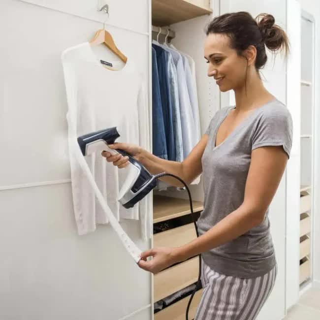 Bàn là hơi nước và bàn là truyền thống, thiết bị nào thực sự có hiệu quả làm phẳng quần áo tốt hơn?