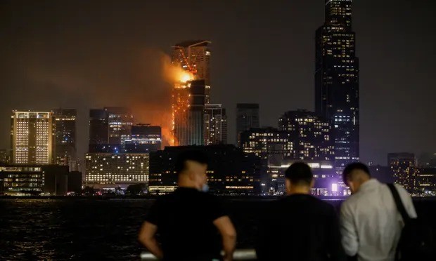 Tòa nhà 42 tầng cháy như đuốc ở Hồng Kông (Trung Quốc) - Ảnh 4.