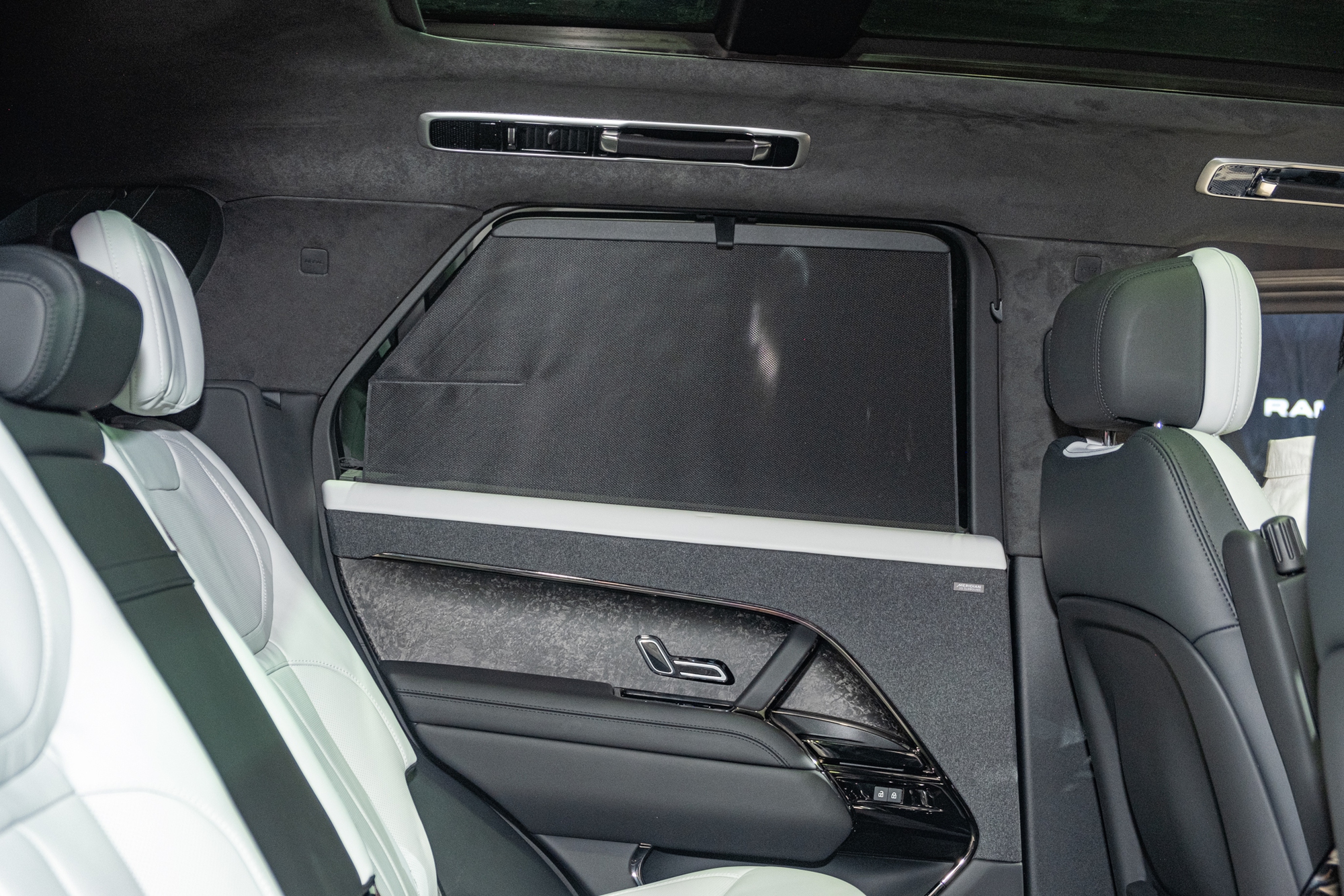Thử xem giá option của Range Rover Sport 2023: Thêm vài tính năng bay luôn chiếc Fadil, bậc lên xuống giá gần 200 triệu - Ảnh 5.