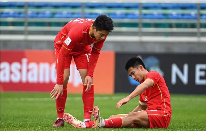 U20 Việt Nam chạy suốt cả trận, còn U20 Trung Quốc mới phút 60 đã chuột rút - Ảnh 3. U20 Việt Nam chạy suốt cả trận, còn U20 Trung Quốc mới phút 60 đã chuột rút - Ảnh 3.