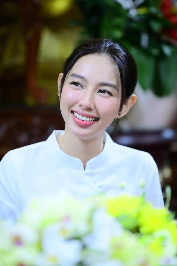  Hoa hậu Thùy Tiên lăn xả giữa con kênh ngập rác đen kịt, còn nhắn gửi fan một câu đắt giá - Ảnh 6.