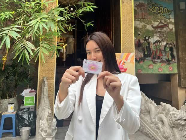  Hoa hậu Thùy Tiên lăn xả giữa con kênh ngập rác đen kịt, còn nhắn gửi fan một câu đắt giá - Ảnh 5.