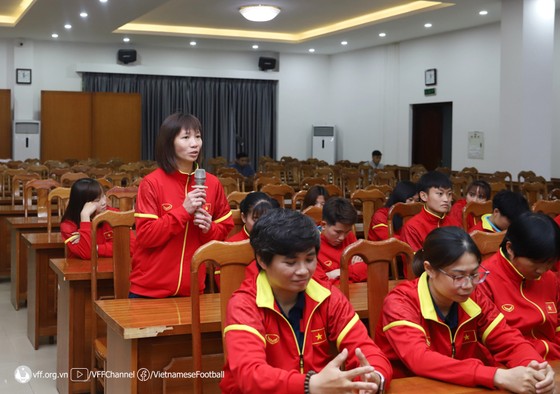 Lãnh đạo VFF động viên đội tuyển nữ Việt Nam trước ngày sang Nepal - Ảnh 2.
