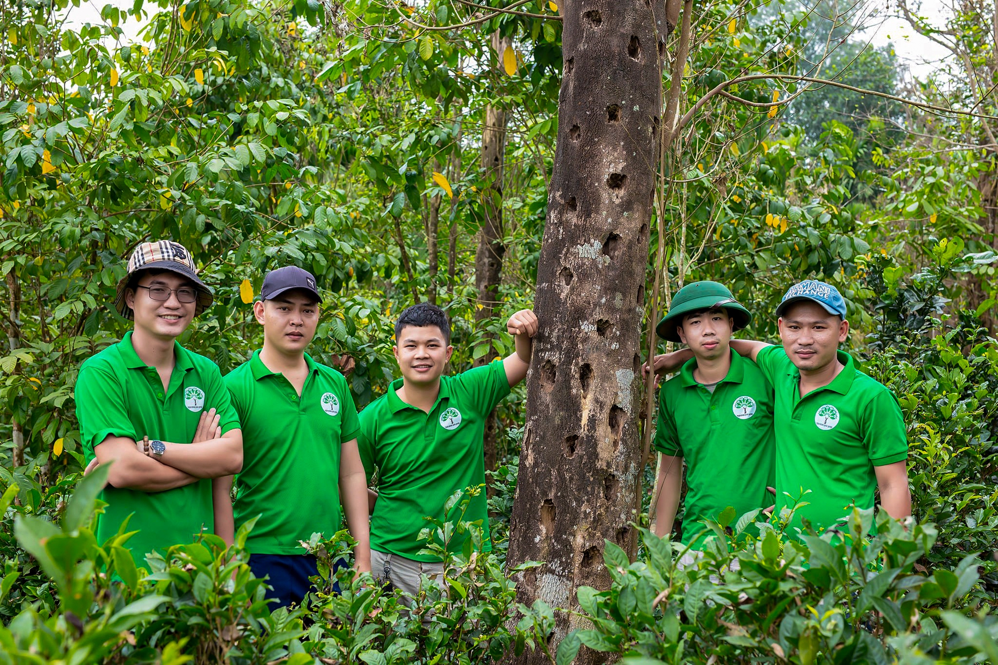 Quảng Nam: Vỡ nợ vì 3 lần khởi nghiệp thất bại, ôm nợ 200 triệu, chàng trai về quê tìm vàng trong thân cây rồi đổi đời từ đó - Ảnh 3.