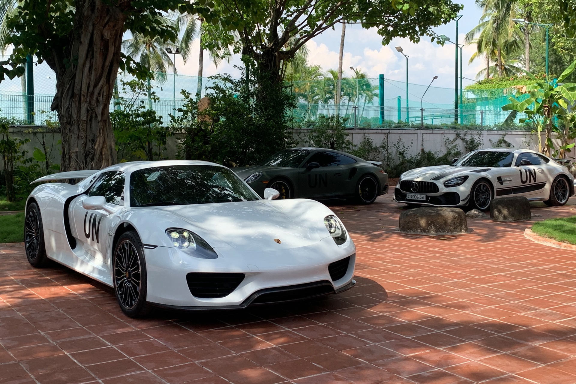 Chơi siêu xe hiếm không đơn giản: Ông Đặng Lê Nguyên Vũ đưa Porsche 918 Spyder vượt nghìn km ra Hà Nội làm thủ tục lăn bánh sau gần 1 năm ‘cất kho’ - Ảnh 3.