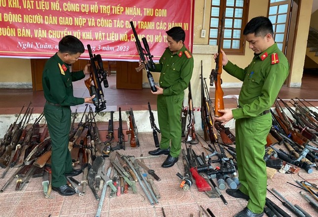 Tổ chức tiêu hủy hàng nóng của các băng nhóm tội phạm - Ảnh 3.