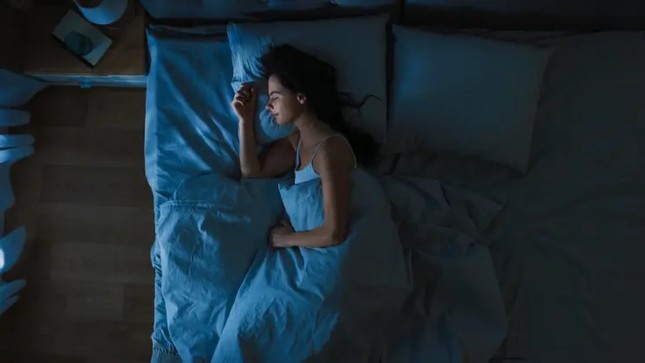 Ngủ quá ít hoặc quá nhiều đều hại sức khỏe như thế nào? - Ảnh 1.