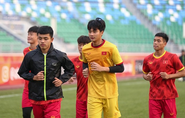 Thủ môn ‘hot boy’ Cao Văn Bình quyết đưa U20 Việt Nam vào tứ kết - Ảnh 1.