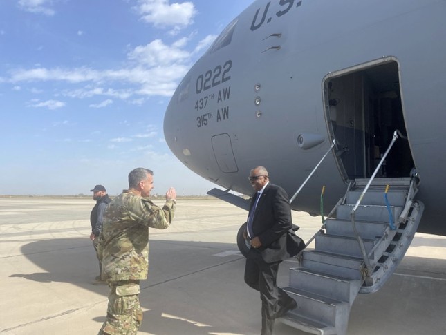 Bộ trưởng Quốc phòng Mỹ bất ngờ thăm Iraq, 20 năm sau chiến dịch xâm lược - Ảnh 1.