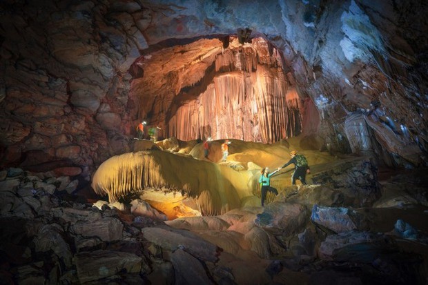  Cảnh đẹp siêu thực như thế giới khác trong hang động mới ở Quảng Bình - Ảnh 5.