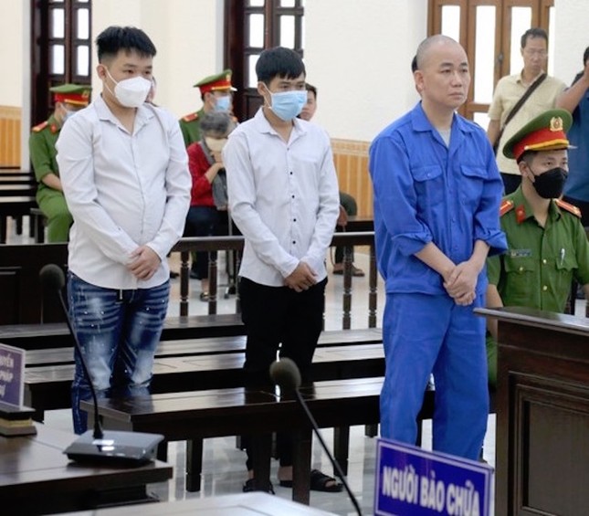 Tài xế ô tô Mercedes tông chết người ở Bình Thuận lĩnh án 4 năm tù - Ảnh 1.