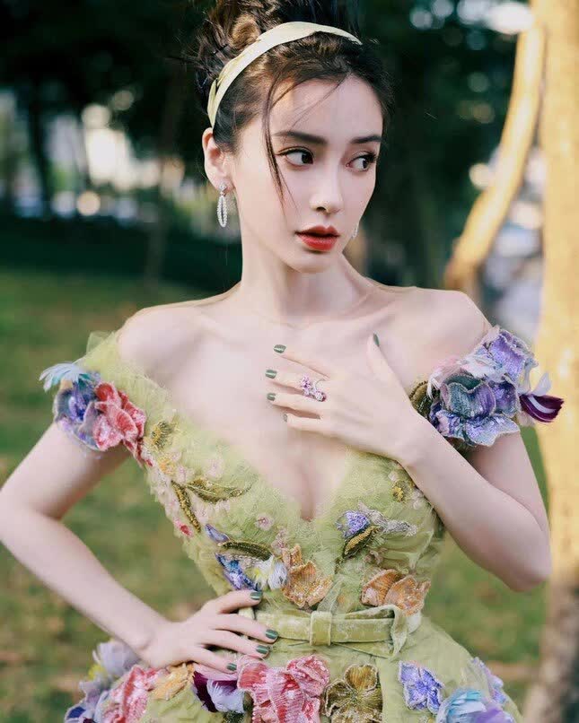 Angelababy lộ loạt dấu hiệu ‘rớt đài’ sau hơn 1 năm ly hôn Huỳnh Hiểu Minh, liệu vị trí hạng A có tiếp tục được giữ vững? - Ảnh 6.