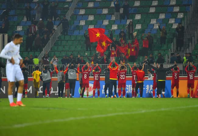 Đằng sau lời tiên tri ứng nghiệm của bầu Đức là nỗi buồn chia cắt của bóng đá Việt Nam - Ảnh 2.